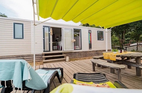 Laroque-des-Alberes House | ZEcamping 4 étoiles animé piscine couverte locatif TV BBQ clim 32m2