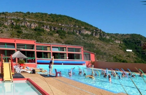 Saint-Rome-de-Tarn House | ZEcamping 4* familial piscine pet friendly locatif TV BBQ 30m2 4 pers
