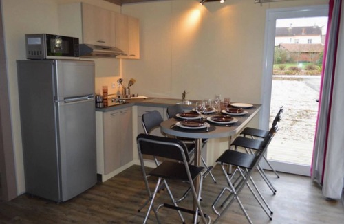 Monceaux-sur-Dordogne Ski Chalet | ZEcamping 4* piscine couverte pet friendly animations chalet TV 40m2