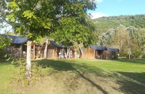 Saint-Germain-du-Teil Ski Chalet | ZEcamping dog friendly piscine chauffée et restaurant bord de rivière