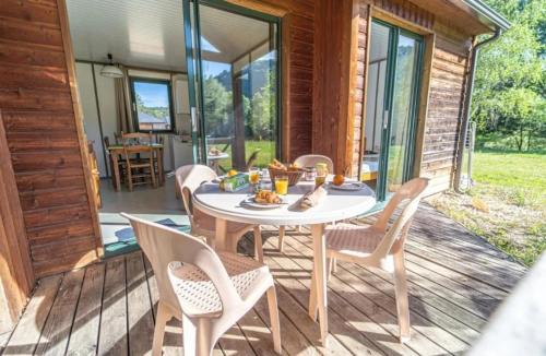 Saint-Germain-du-Teil Ski Chalet | ZEcamping dog friendly piscine chauffée et restaurant bord de rivière