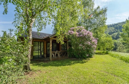 Saint-Germain-du-Teil Ski Chalet | ZEcamping piscine chauffée pet friendly chalet TV LV BBQ 31m2 6 pers