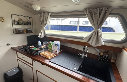 Rouen Boat Rental | Zimon Boat: Unique Accommodation in Rouen