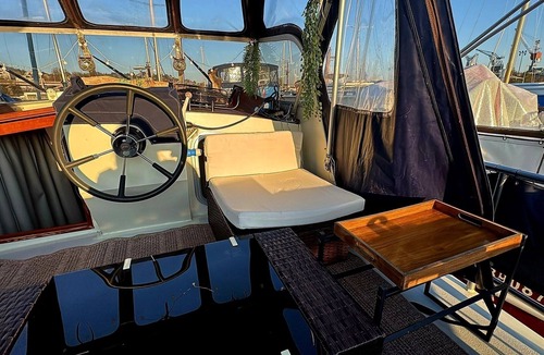 Rouen Boat Rental | Zimon Boat: Unique Accommodation in Rouen