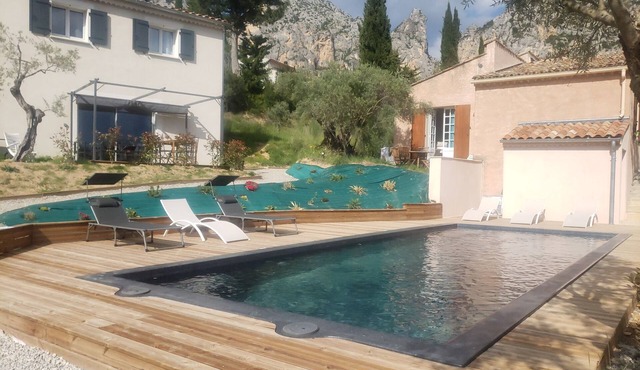 10-minute walk from the village, new house with swimming pool and stunning views.