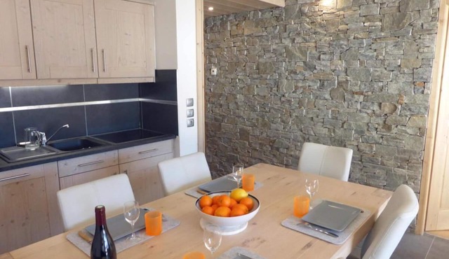 100m from resort center, 4th floor, balcony, parking, tv, ski locker, 57m², Champagny-en-Vanoise