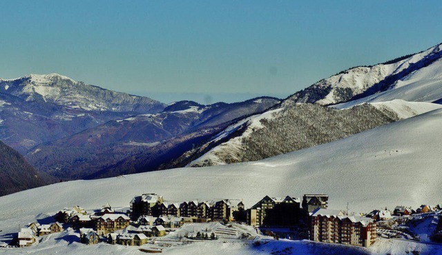 100m from resort center, floor -1, view ski slopes, jacuzzi, hammam, balcony, parking, tv, 30m²