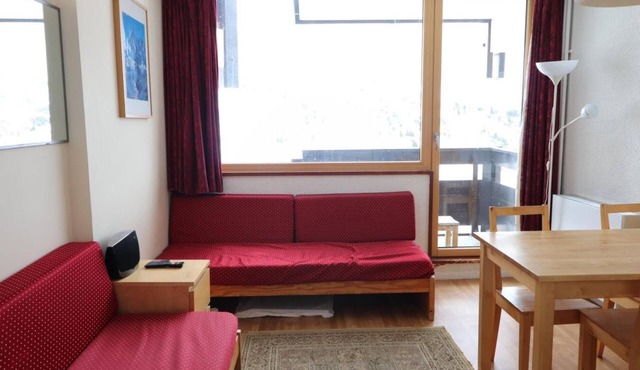 100m from resort center, 2nd floor, view lake, balcony, tv, ski locker, 21m², Tignes