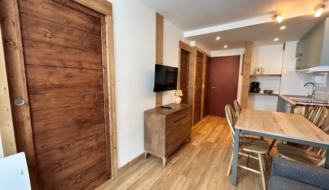 100m from resort center, 3rd floor, view mountain, balcony, 22m², Tignes