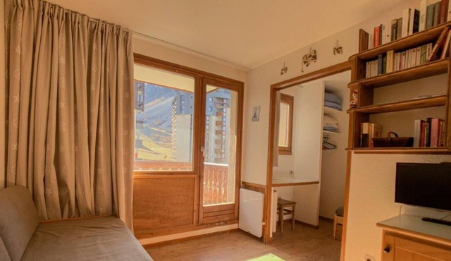 100m from the ski slopes, 1st floor, terrace, balcony, television, ski locker, 23m², Tignes