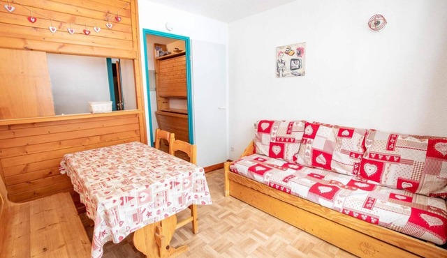 10m from resort center, 1st floor, view mountain, balcony, parking, tv, ski locker, 20m², Valfréjus