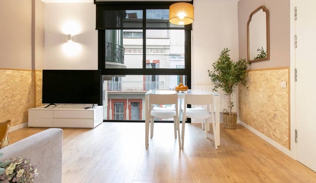 11 Bright, cozy Apt. with balcony in Gracia