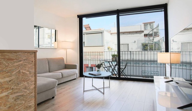 12 Chic and Central Apt. with balcony in Gracia