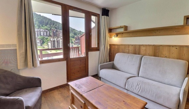 150m from resort center, 6th floor, balcony, ski locker, 25m², La Tania