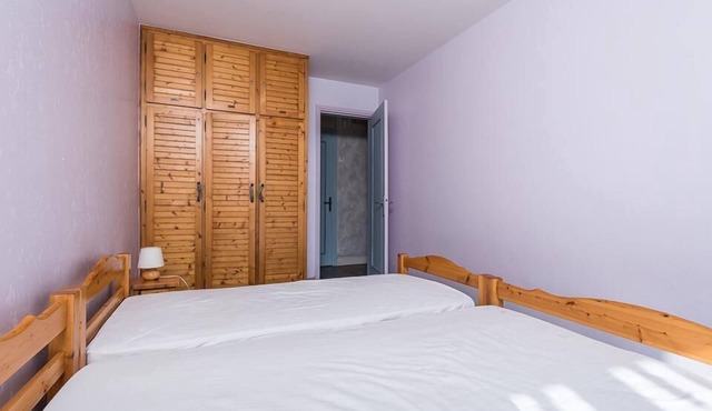 150m from resort center, 1st floor, balcony, tv, ski locker, 42m², Tignes