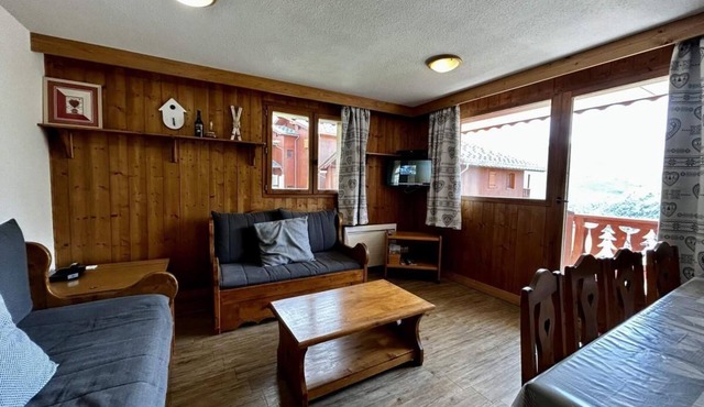 150m from shops, 2nd floor, balcony, tv, ski locker, 63m², Les Menuires