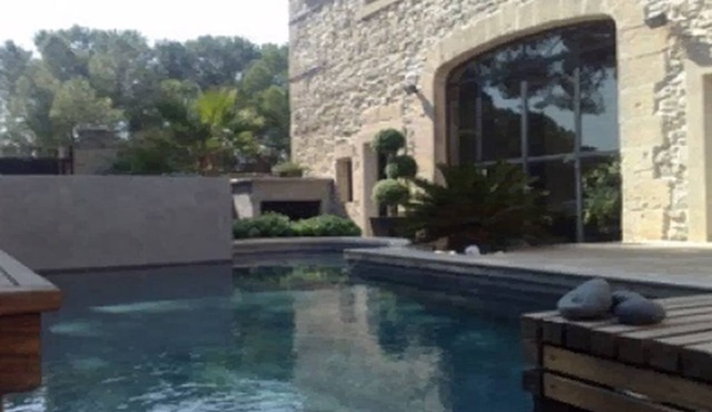 15mm from the beach, picturesque village, former cooperage with swimming pool!