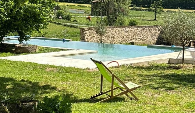 18th-century sheepfold · Swimming pool · Peaceful · Berry