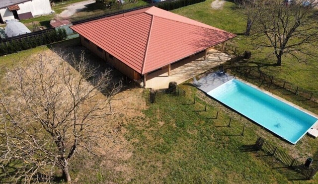 194m2 villa with swimming pool near ocean and lake