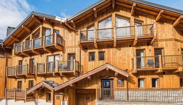 1st floor, swimming pool, sauna, balcony, fireplace or stove, parking, tv, ski locker, 82m²