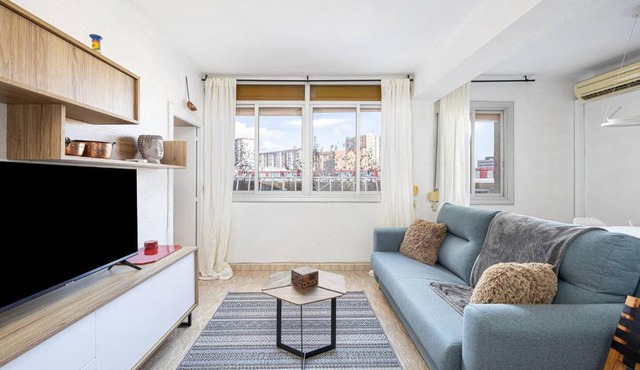 2 Bdr Apt In Cornella 5 Mins Form The Metro