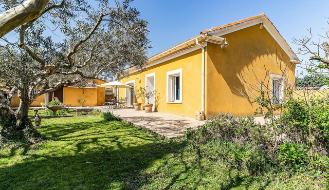 2 bedroom gorgeous home in Noves