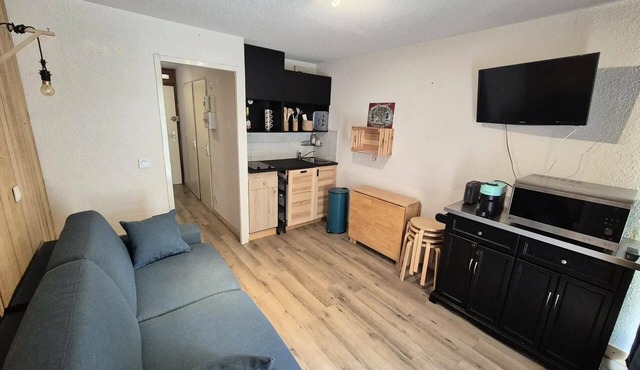 2-person studio, 2-star, facing southeast