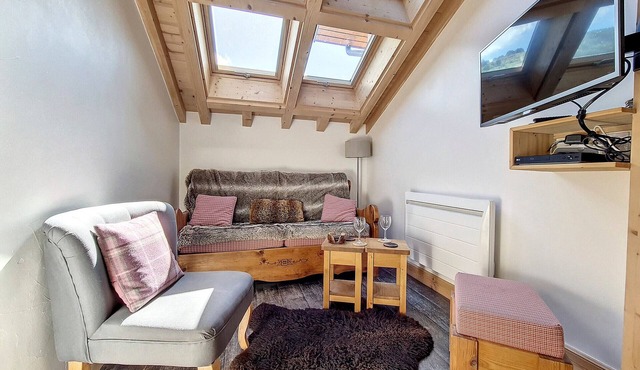 2-room apartment at the foot of the slopes, village center