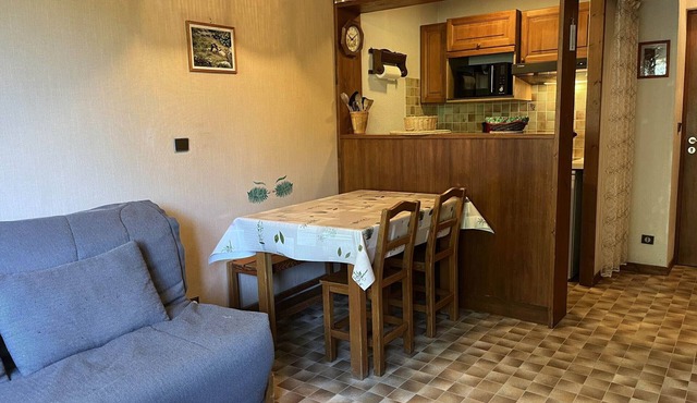2-room apartment with pool access, near slopes, max 4 guests