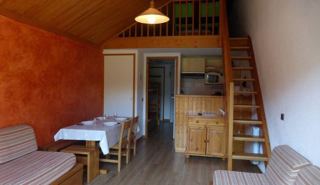 2-room apartment, 4 people, Méribel center, close to shops & slopes