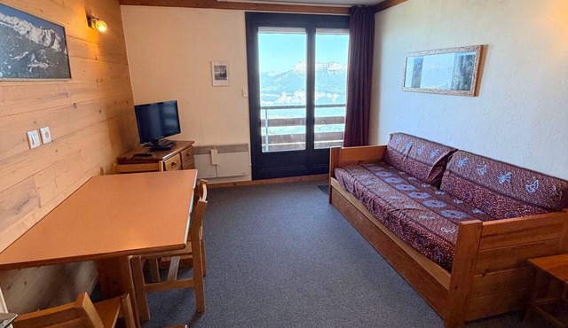 2-room apt, 5 ppl, slopeside with valley view