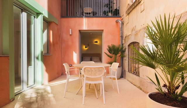 2-room architect-designed private courtyard facing the spa