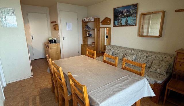 2-room cabin for 5 by the slopes, valley view, balcony