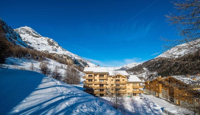 200m from resort center, 7th floor, swimming pool, sauna, hammam, balcony, tv, ski locker, 72m²