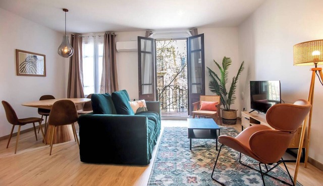 22CRC1039 Exquisite Apartment near the City Center