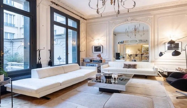 270M2 ONE OF A KIND MANOIR A RARE PRIVATE COURTYARD ON CHAMPS ELYSEES
