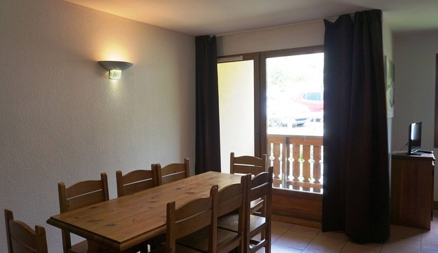3-bedroom duplex, 8 people, pets allowed, parking, near slopes