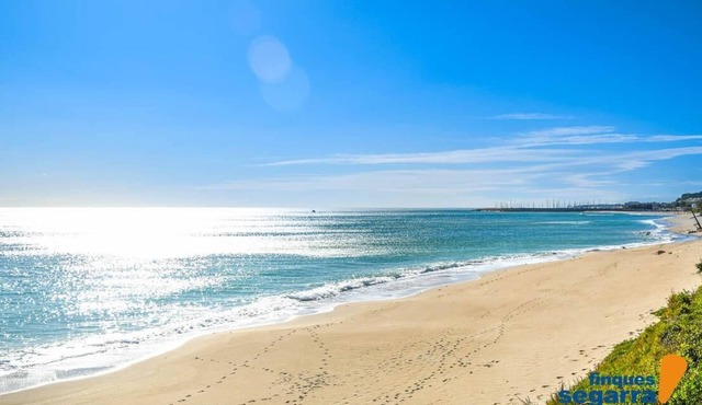 3 bedroom flat, less than 1 minute from the beach