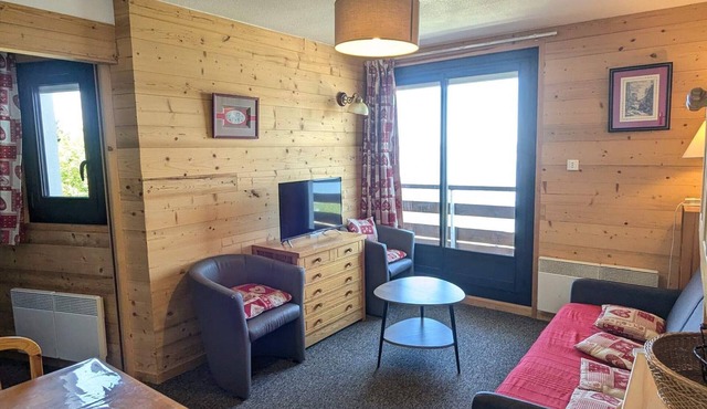3-Room Apartment at the Foot of the Slopes with Balcony and Kitchenette