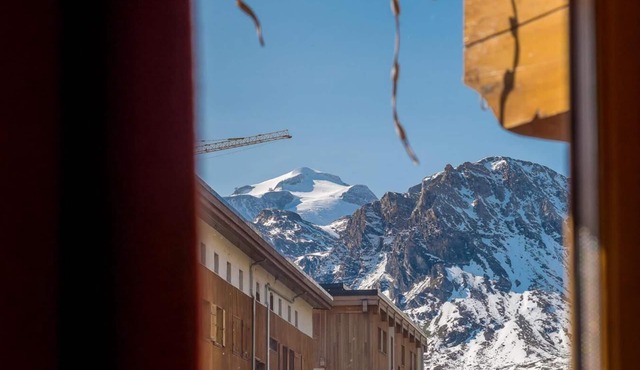 300m from resort center, Ground floor, terrace, fireplace or stove, tv, ski locker, 180m², Tignes