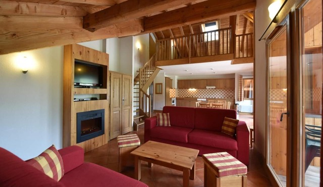 300m from shops, view mountain, swimming pool, sauna, hammam, terrace, balcony, tv, ski locker, 40m²