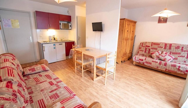 30m from resort center, 1st floor, balcony, parking, tv, ski locker, 27m², La Norma