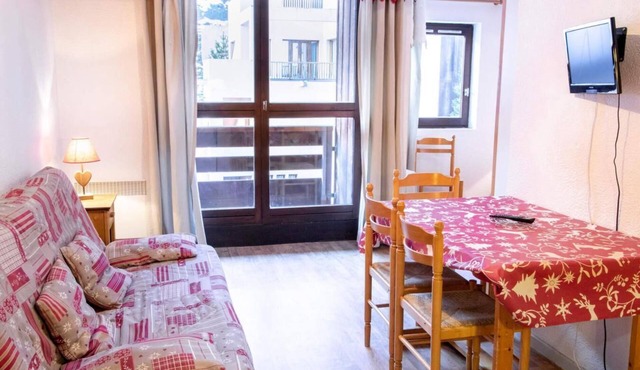 30m from resort center, 5th floor, balcony, parking, tv, ski locker, 27m², La Norma