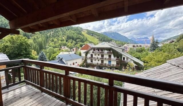 350m from resort center, 3rd floor, balcony, 34m², Serre Chevalier