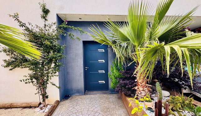 4-bedroom villa with a pool that isn't visible from the outside