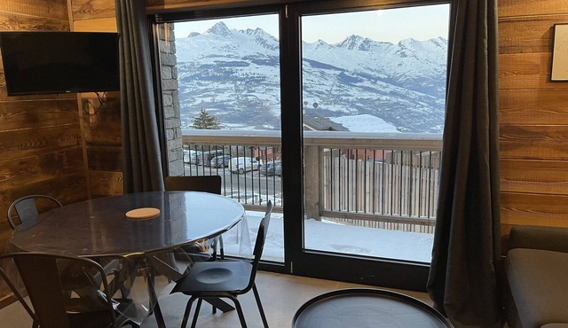 4 person flat at the foot of the slopes and 6 minutes walk from the town centre
