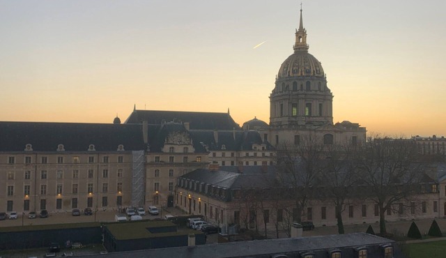 4 Pièces Dernier Étage vue sur les Invalides - 3 Balcons - 1 Minute du Métro