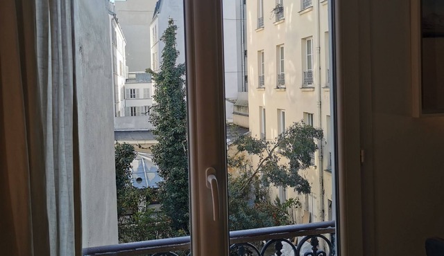 400 Sq ft clean flat marx Dormoy T. station