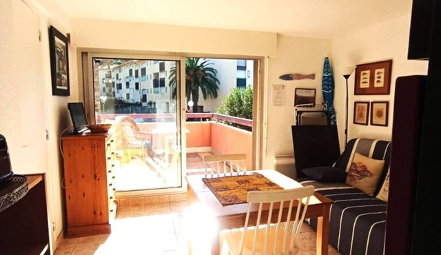 4DOM11 - Apartment near the beach