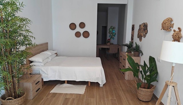 55 m2 Suite, private bathroom and terrace. My little house in Garraf
